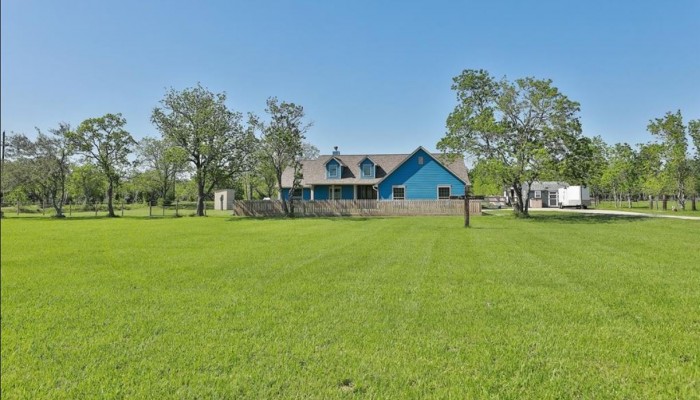 919 Agg Road , Tomball, TX 77375